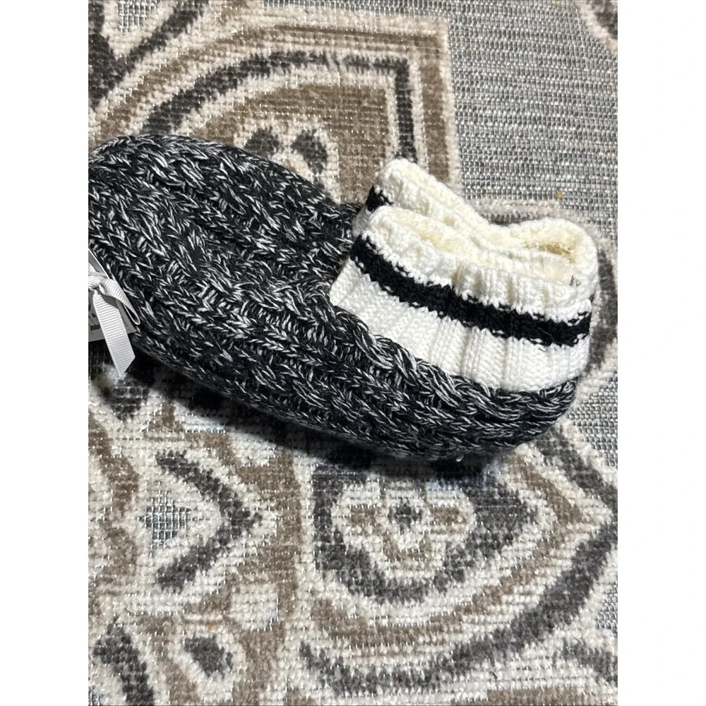 KOOBA slipper socks, anti- slip speckled white And Black one size new